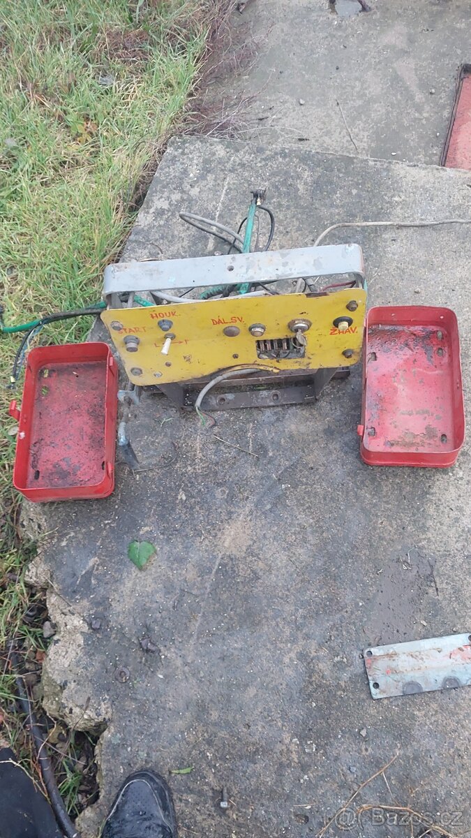 Malotraktor tk Přístrojová deska+ kastliky