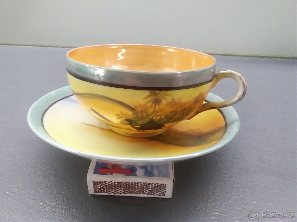 Porcelánový šálek