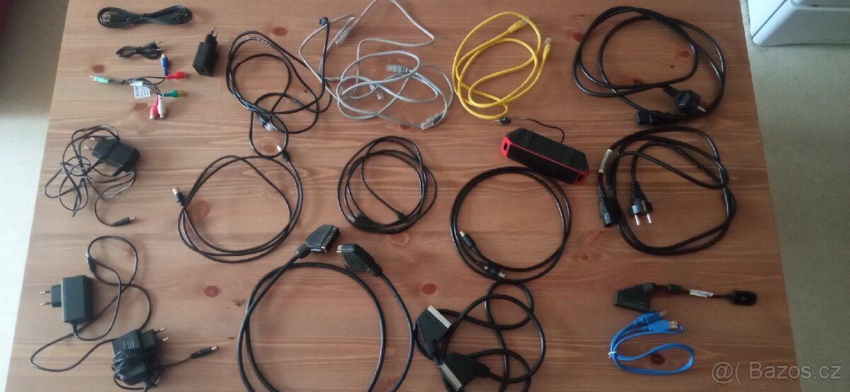 KABELY A RŮZNÉ PROPOJOVACÍ... NABÍJEČKY...