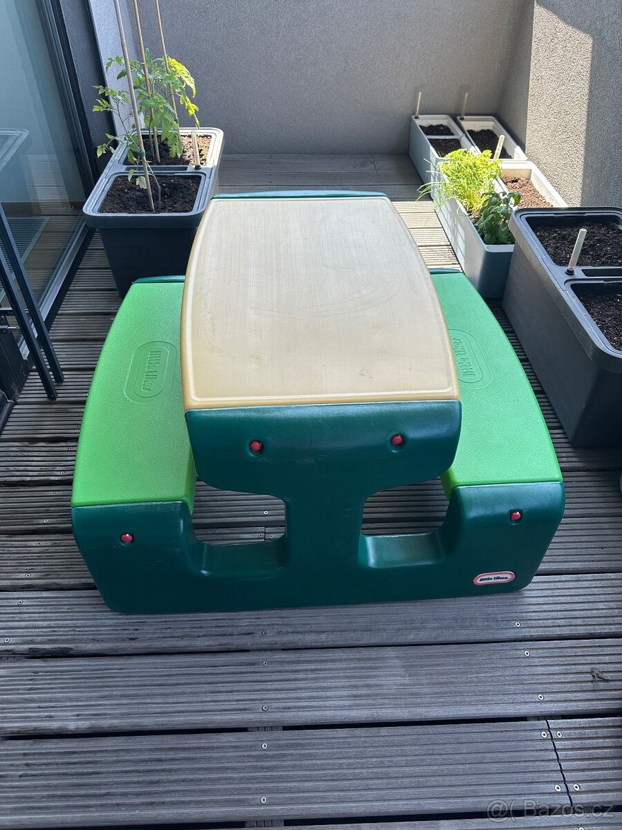 Piknikový stůl pro děti Little Tikes
