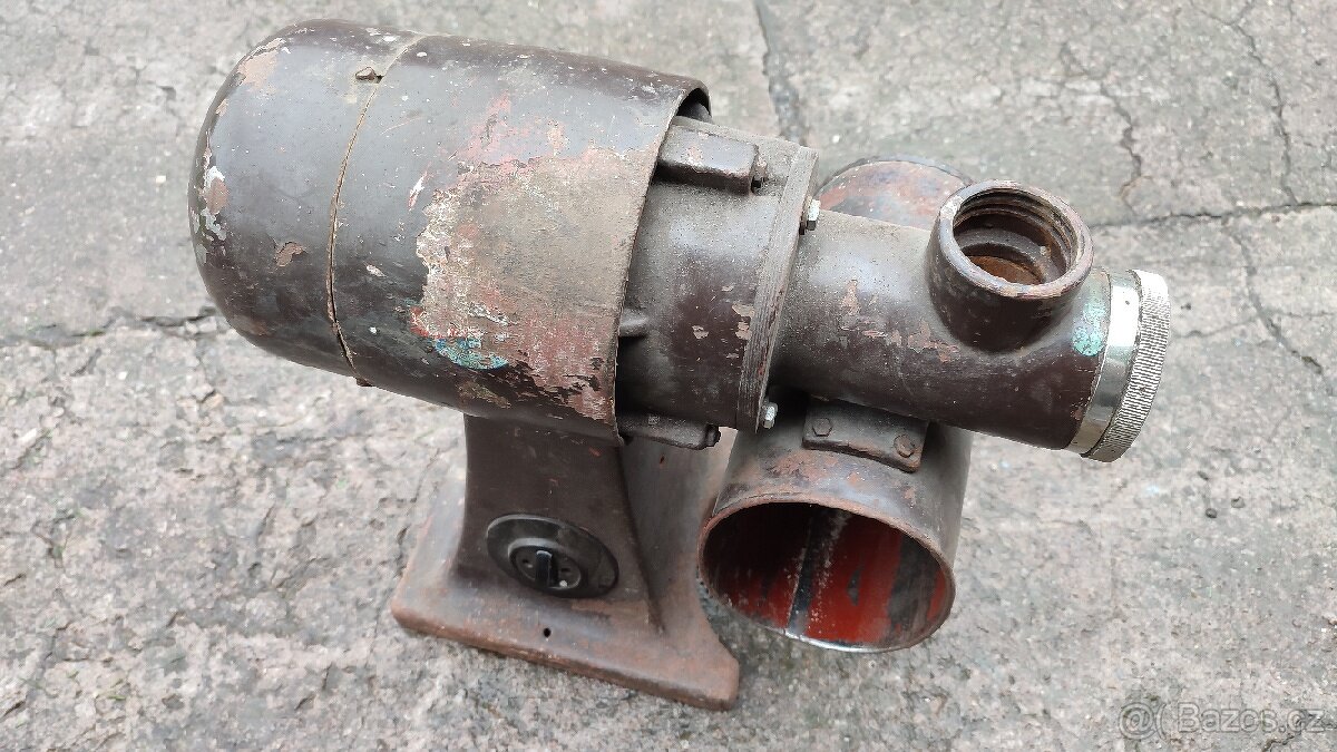 Retro mlýnek na kávu.