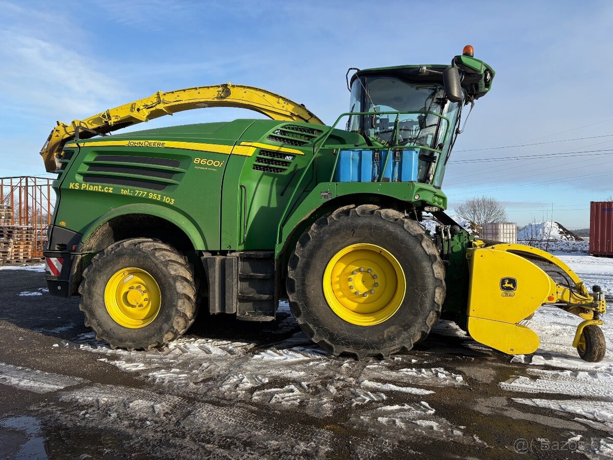 sklízecí řezačka John Deere 8600i