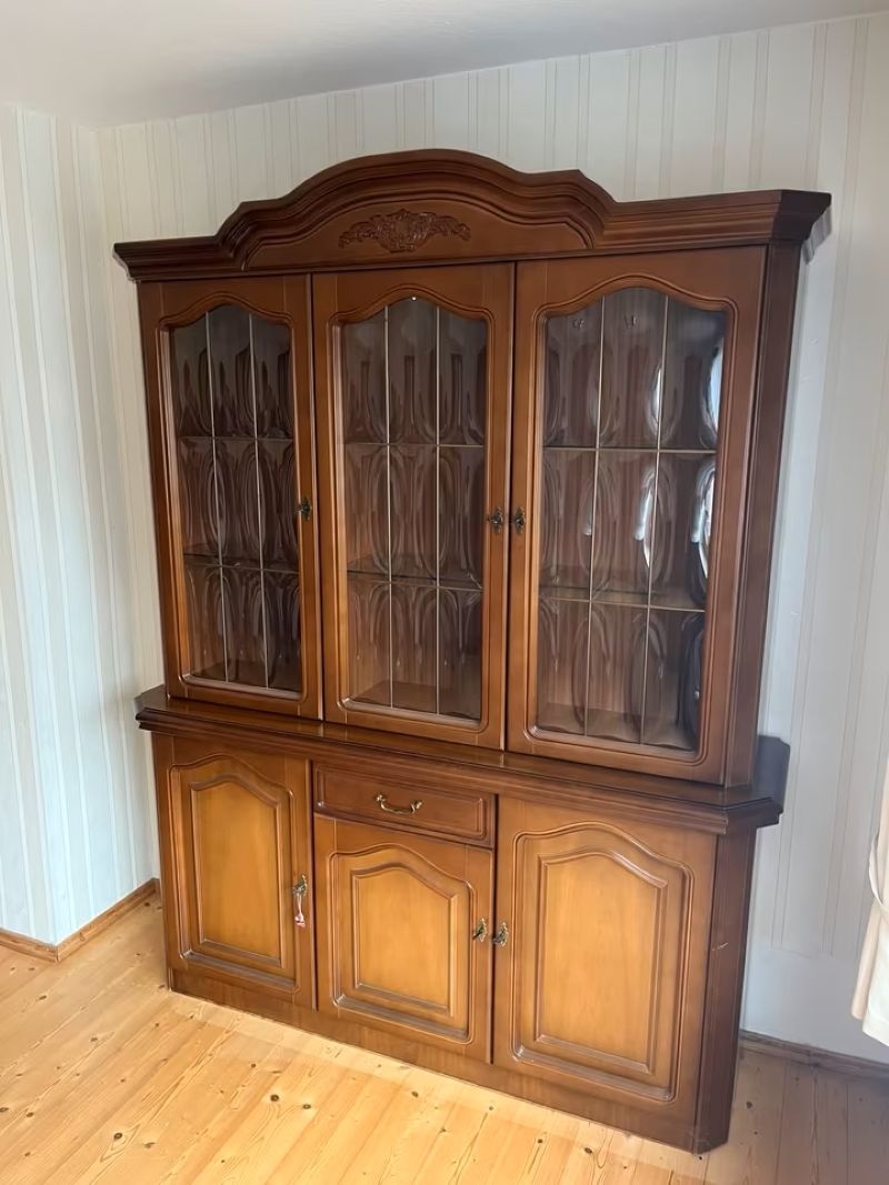 Vitrína rustikální - masivní, výška 202 cm