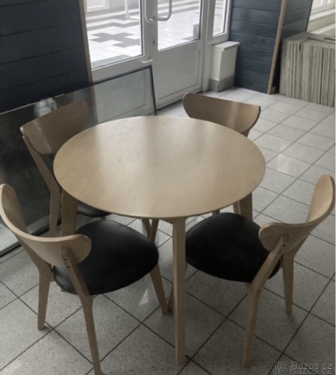 Jídelni stůl + 4xžidle