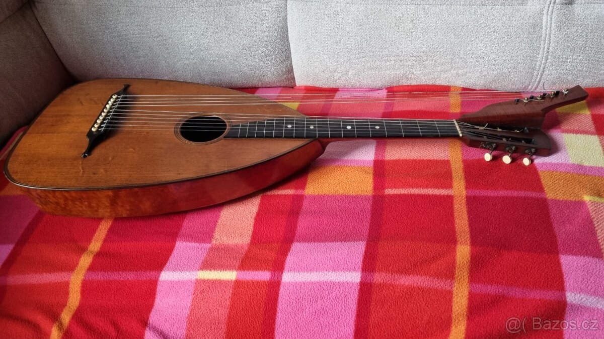 10ti strunný Celomasivní nástroj