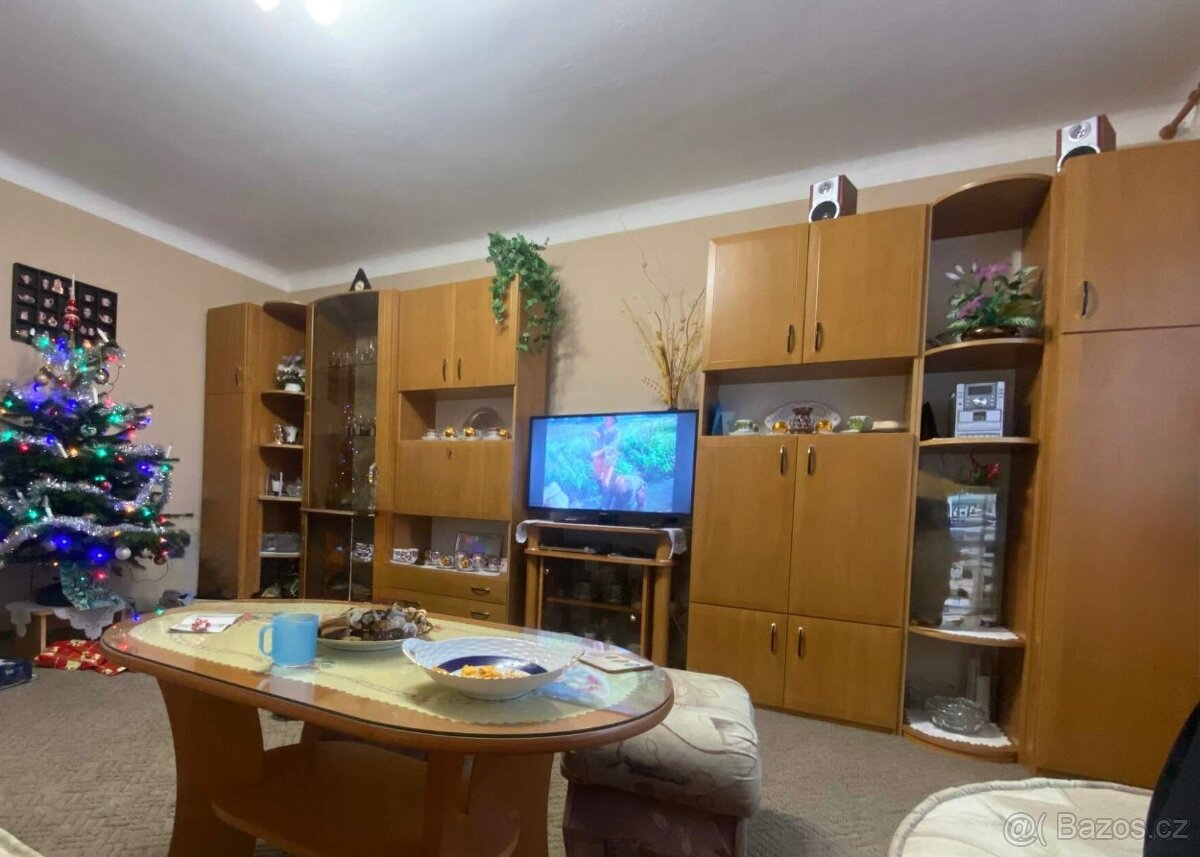 Obývací stěna olše