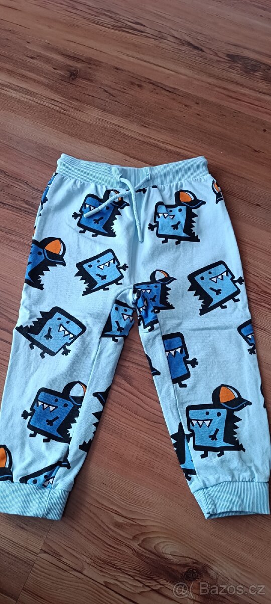 Modré tepláky vel. 92