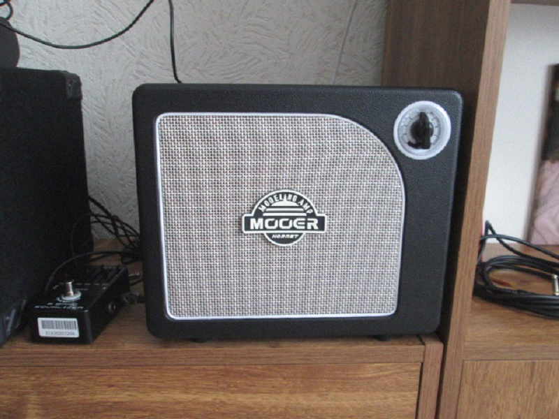 Prodám kytarové modelingové kombo MOOER Hornet Black