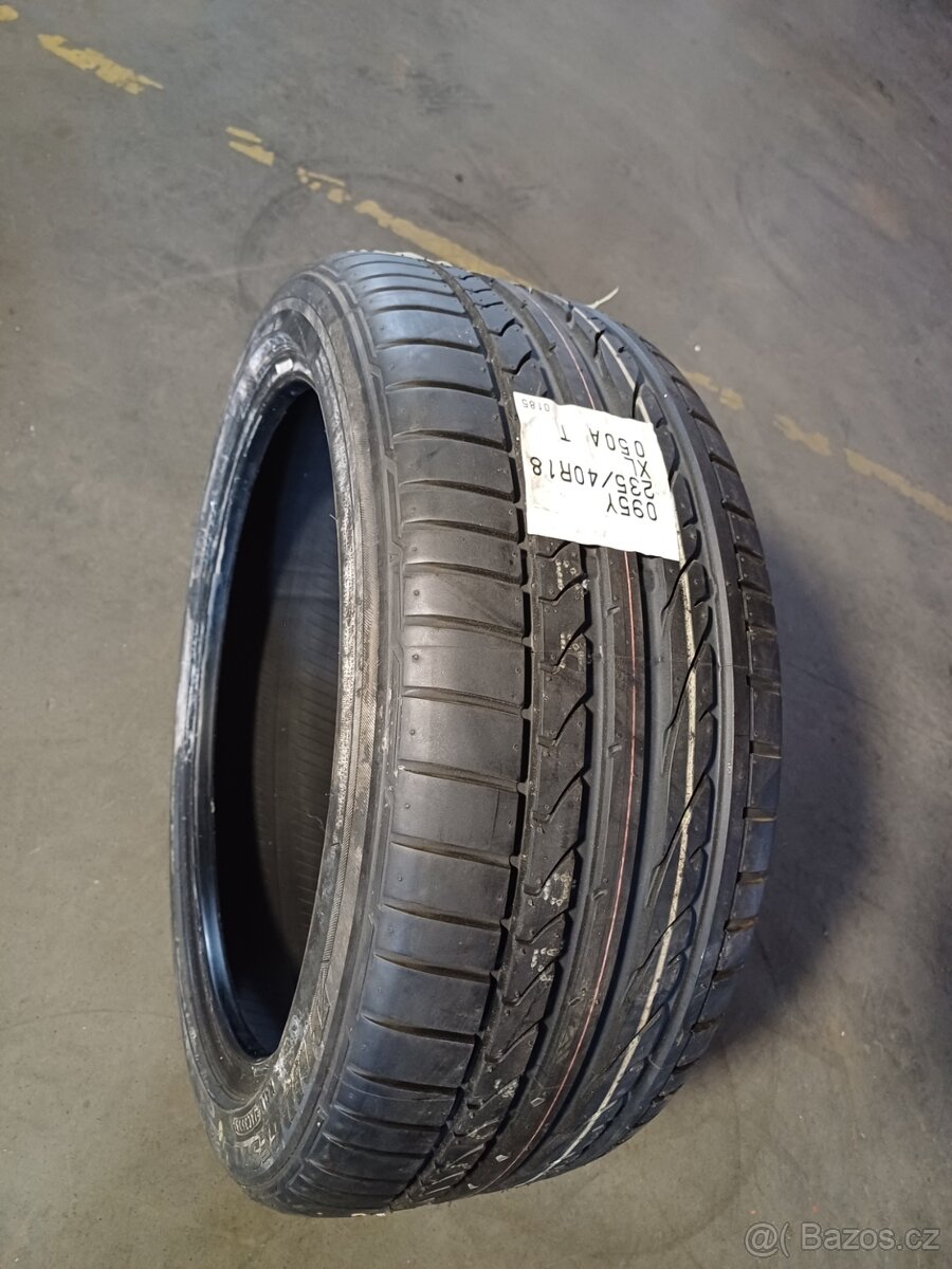 1 nová pneu 235/40R18