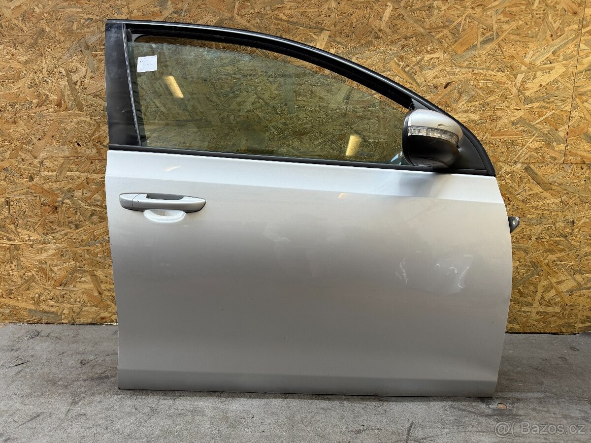 Prave predni dvere VW Golf 6 5-dverak stribrne