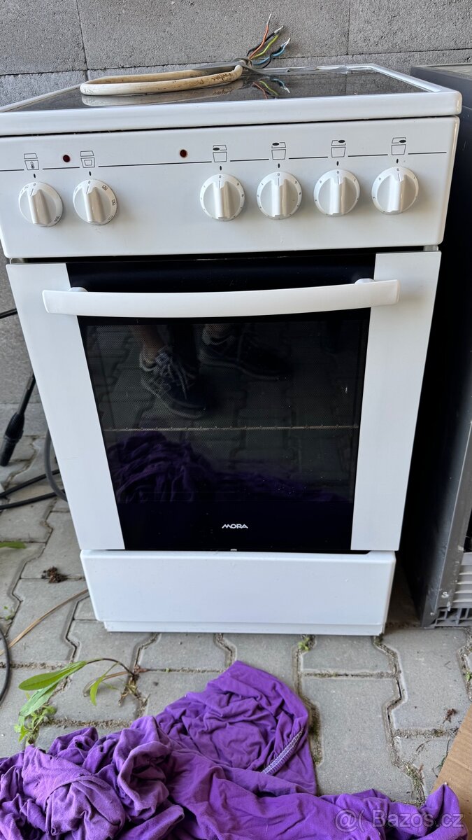 Elektrický sporák s troubou Mora připojení 400V