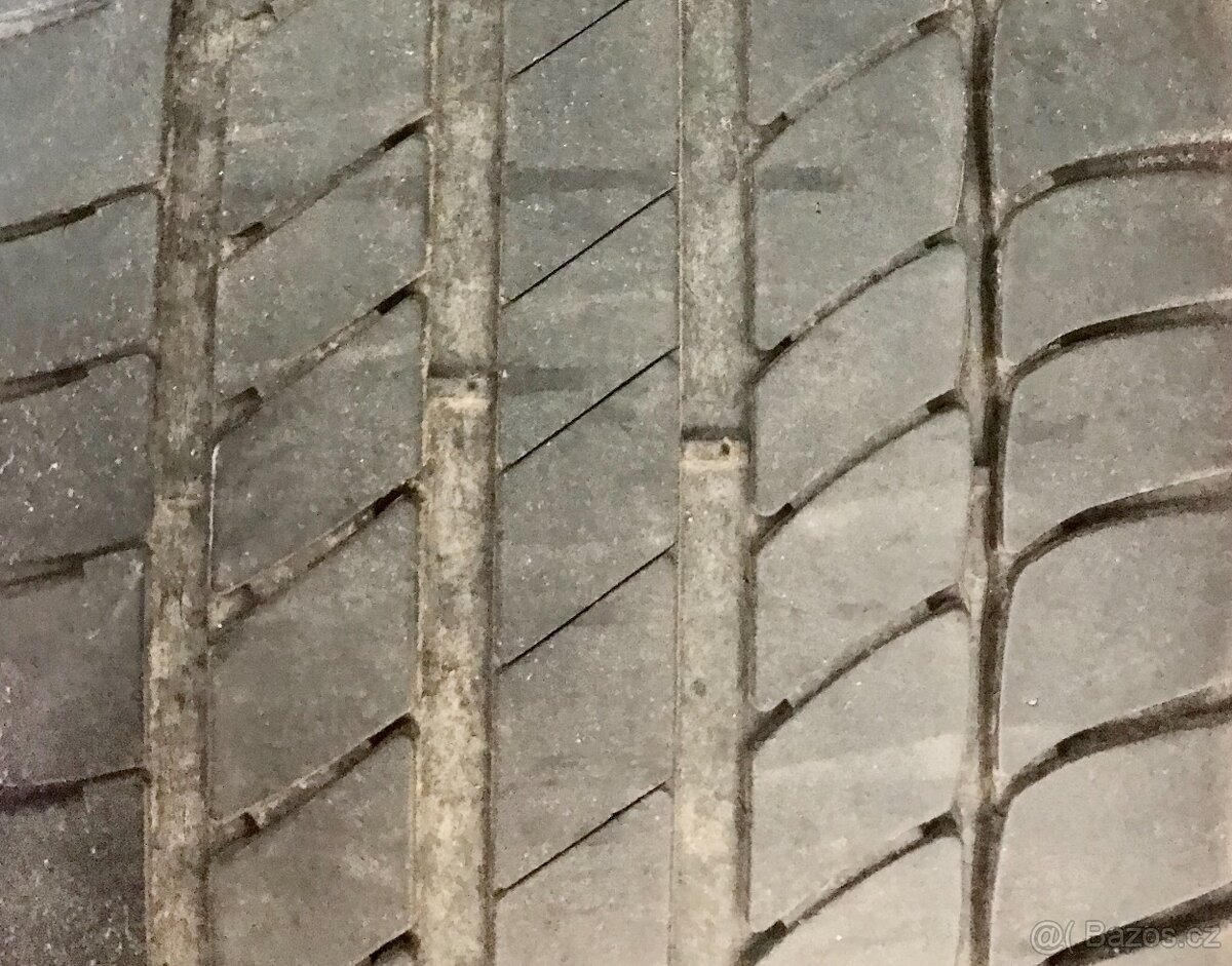 Letni pneu 225/50/17 dva kusy Michelin