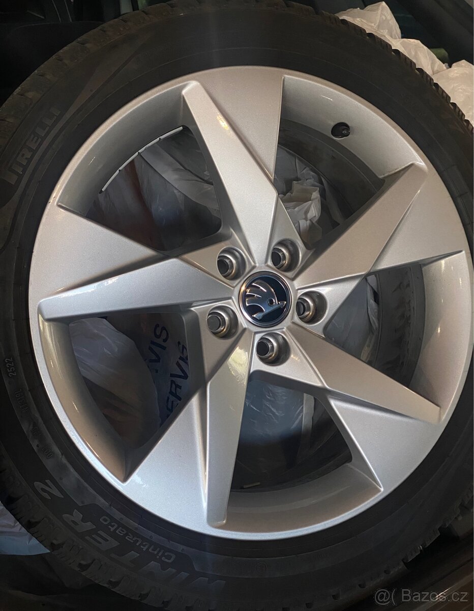 Zimní kola ŠKODA Scala VOLANS 17” 5x100 Top stav