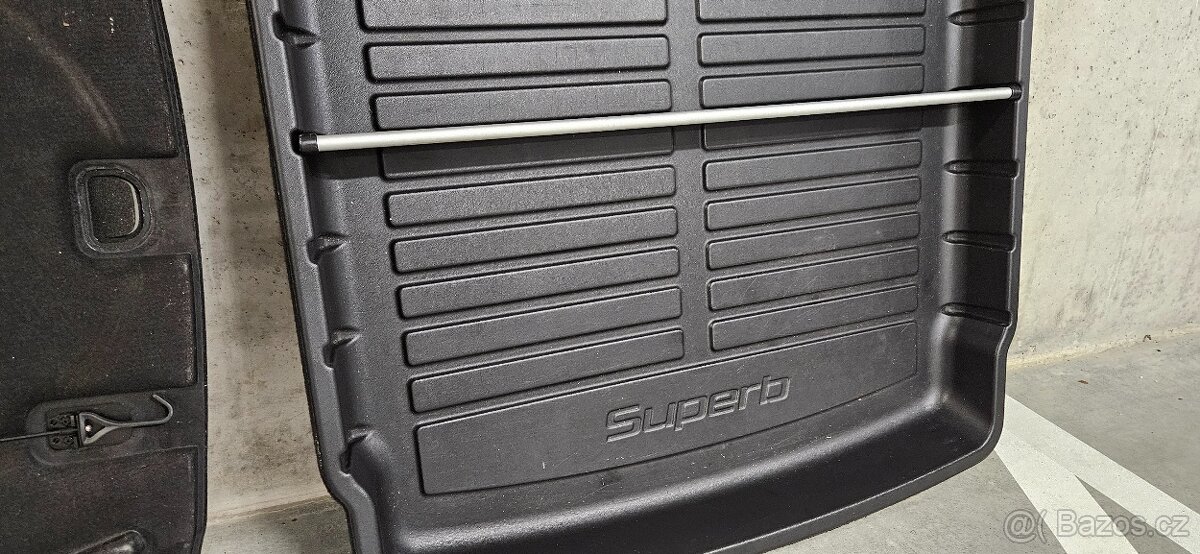 PLASTOVÁ VANA do KUFRU original - ŠKODA SUPERB II COMBI