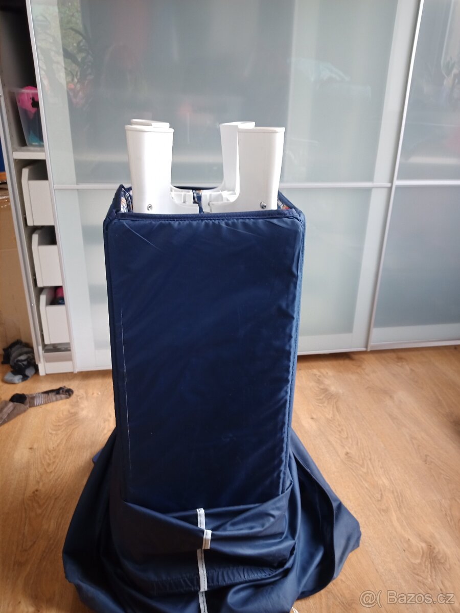 Cestovní postýlka