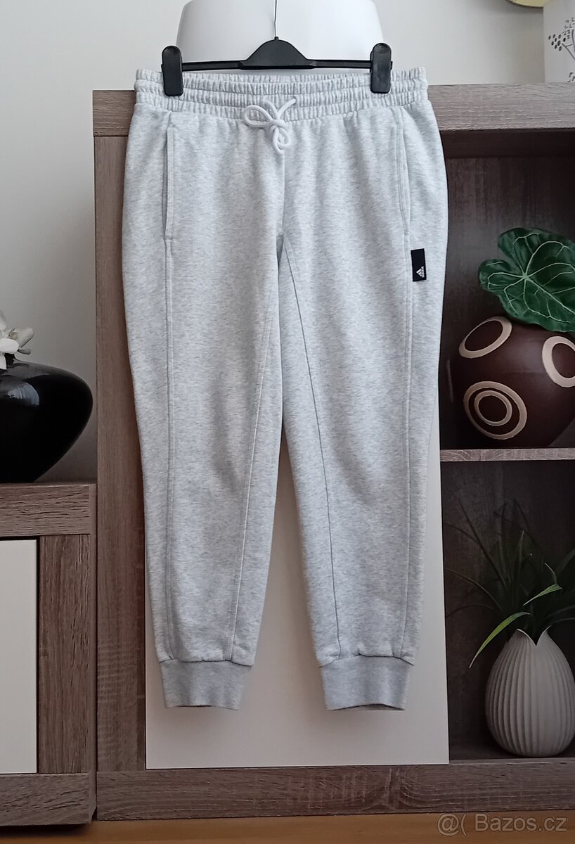 Adidas dámské tepláky vel. M Rezervace