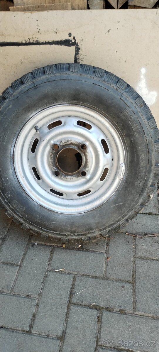 Prodám 2x pneu 165 R13