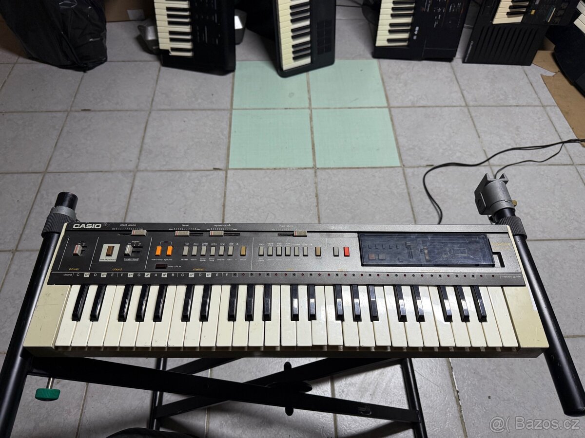 Casio MT-800 Casiotone 49-Key Synthesizer