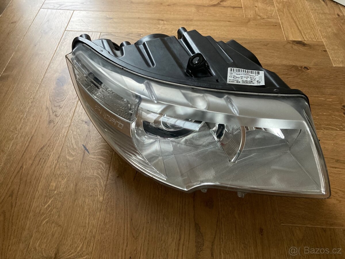 Pravý bixenon Superb II