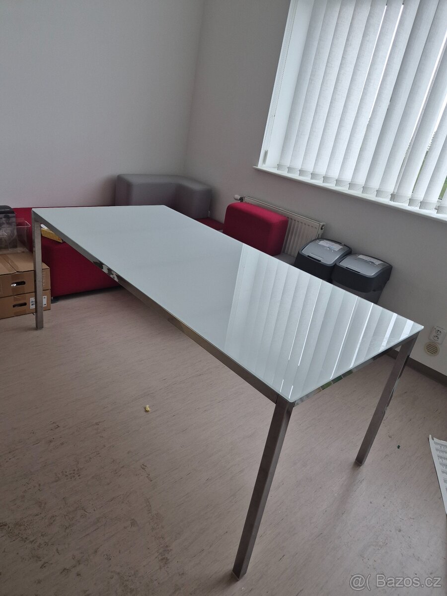 Konferenční stůl ZDARMA za odvoz