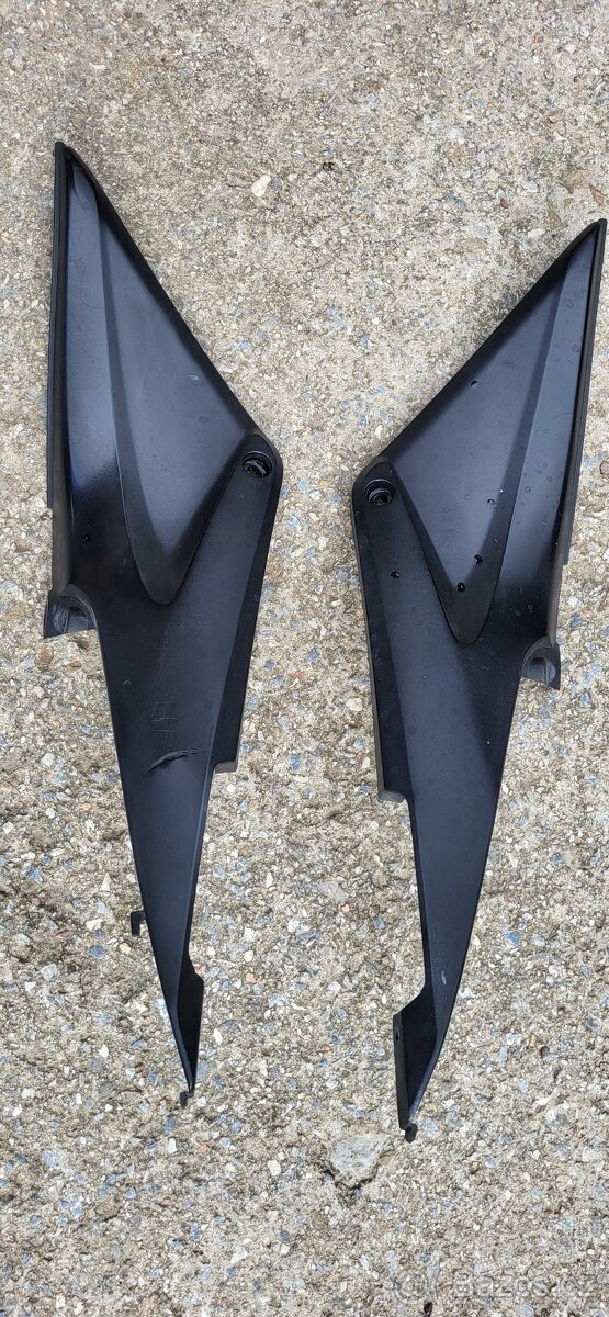 Boční podsedlové plasty použité CBR 600RR 2005