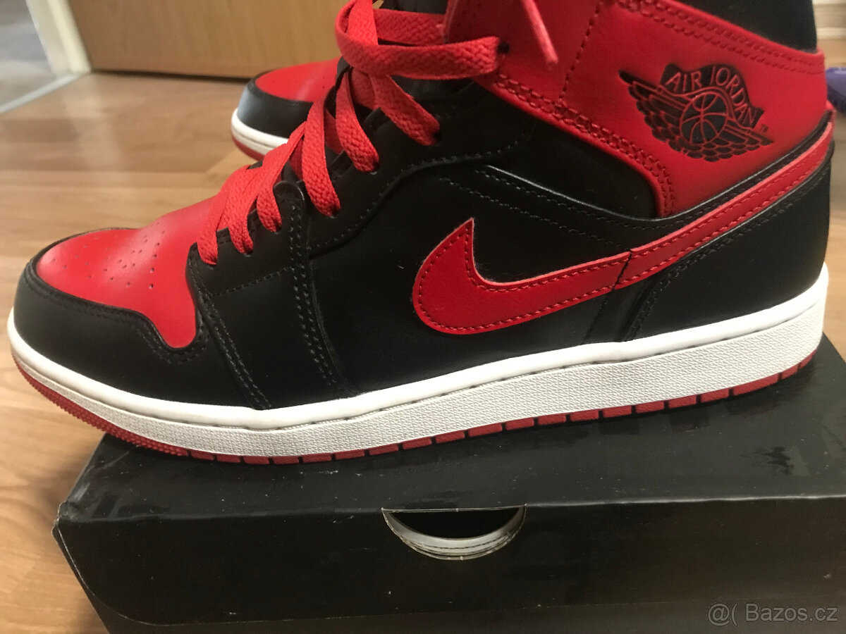 Nike AIR JORDAN 1 MID vel. 44