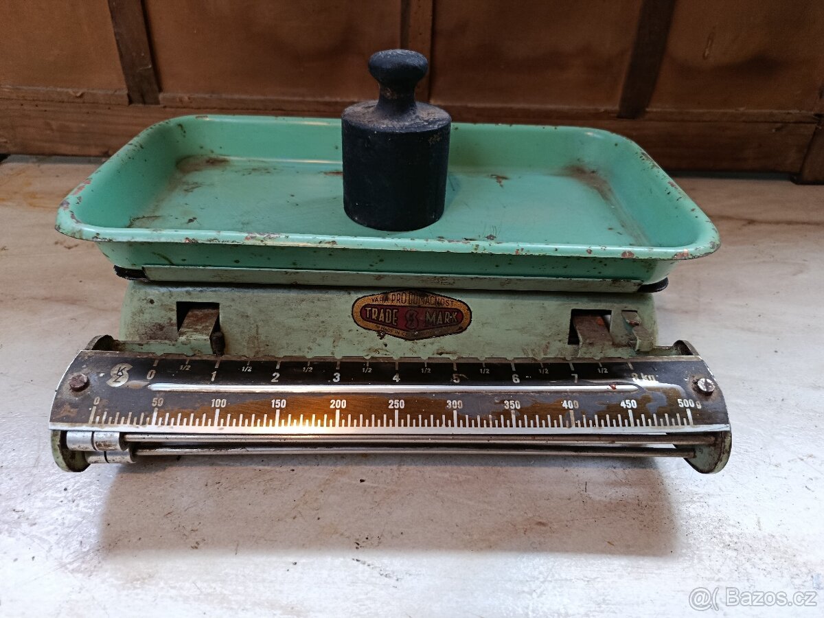Retro Pultová Váha s Miskou a Posuvným Závažím
