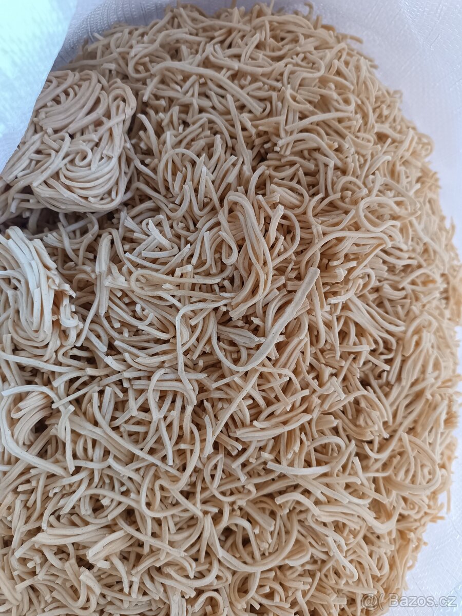 Nudle 20 kg 320 Kč 1 kg 16kc