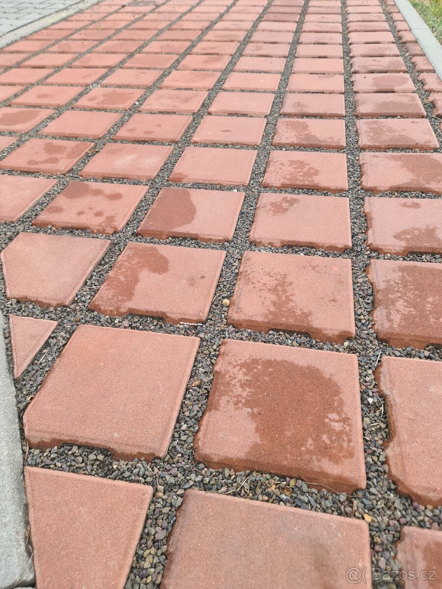 Zatravňovací dlažba Eko kostka 20x20x8