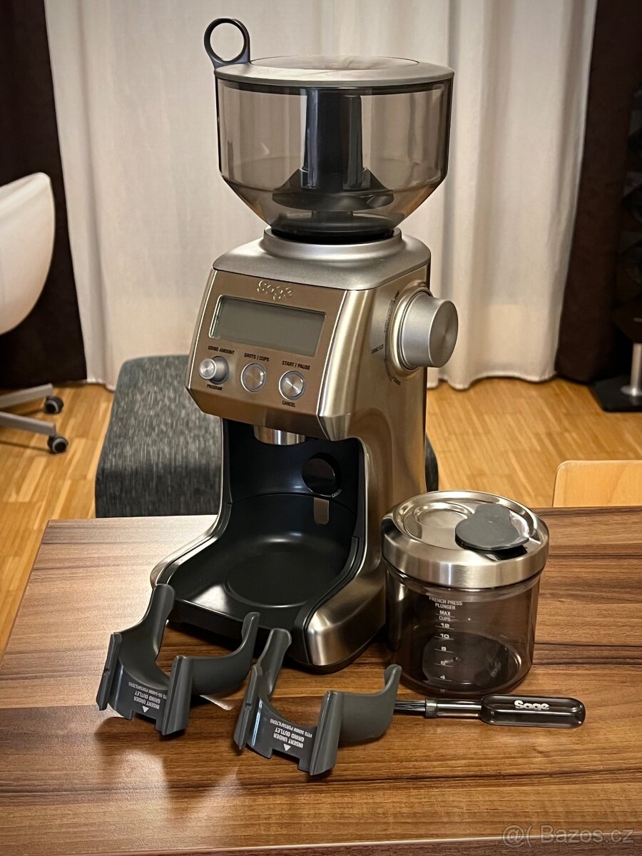 Programovatelný mlýnek na kávu Sage BCG820