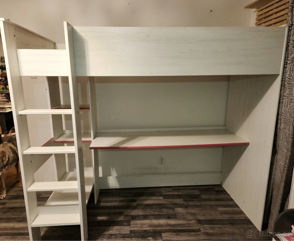 Postel (palanda se stolkem na počítač atd..)