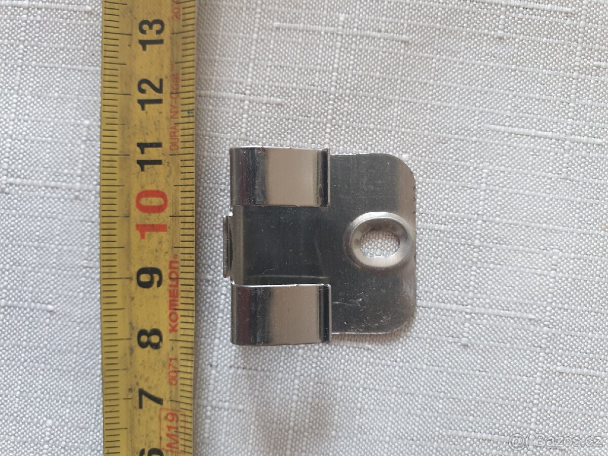 Upevňovací clips pro soklovou lištu