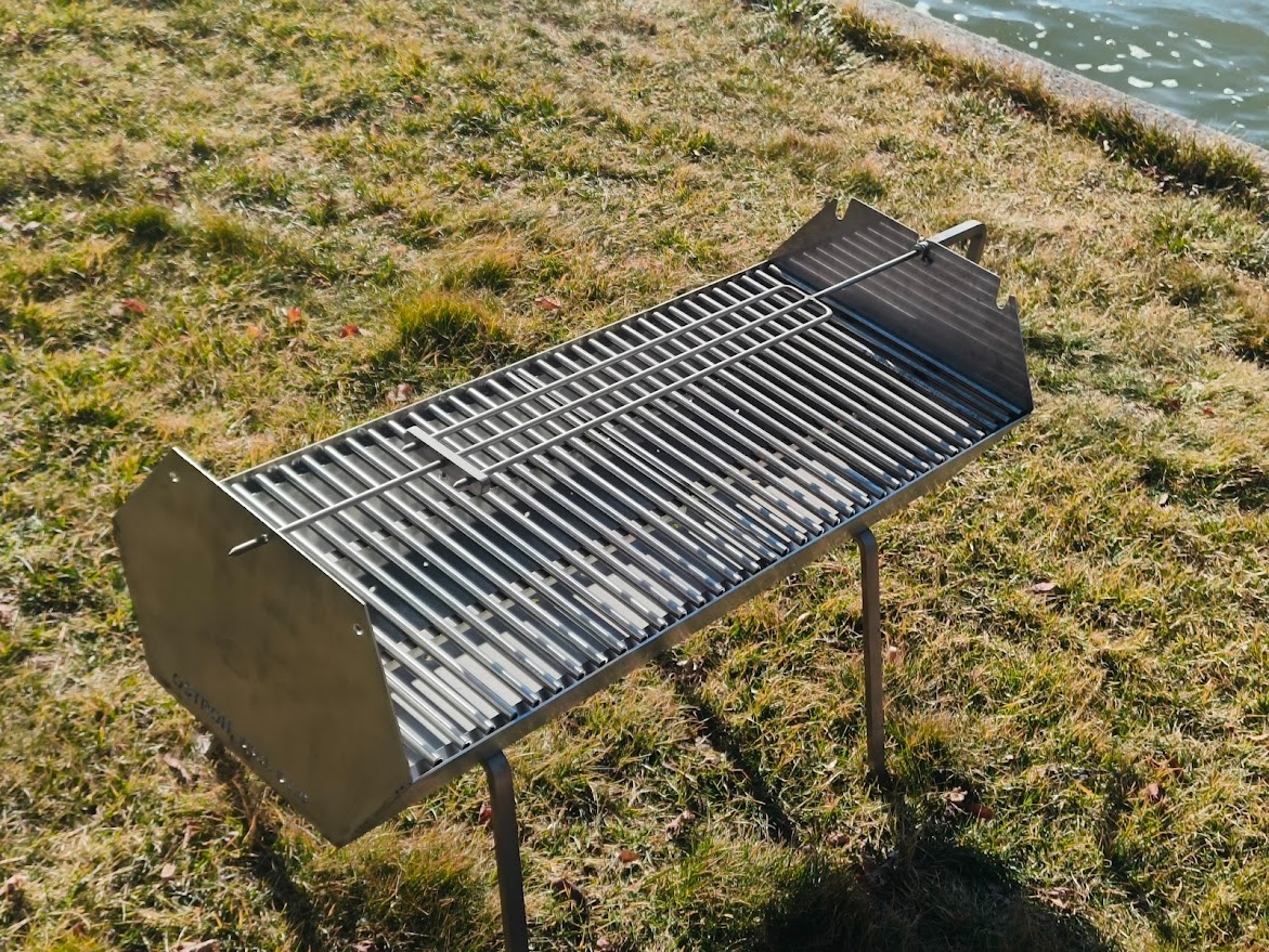 Ručně vyrobený nerezový gril MORAVA