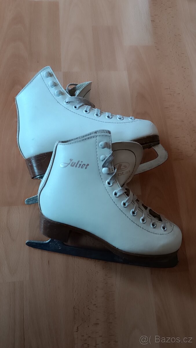 Dívčí brusle 32