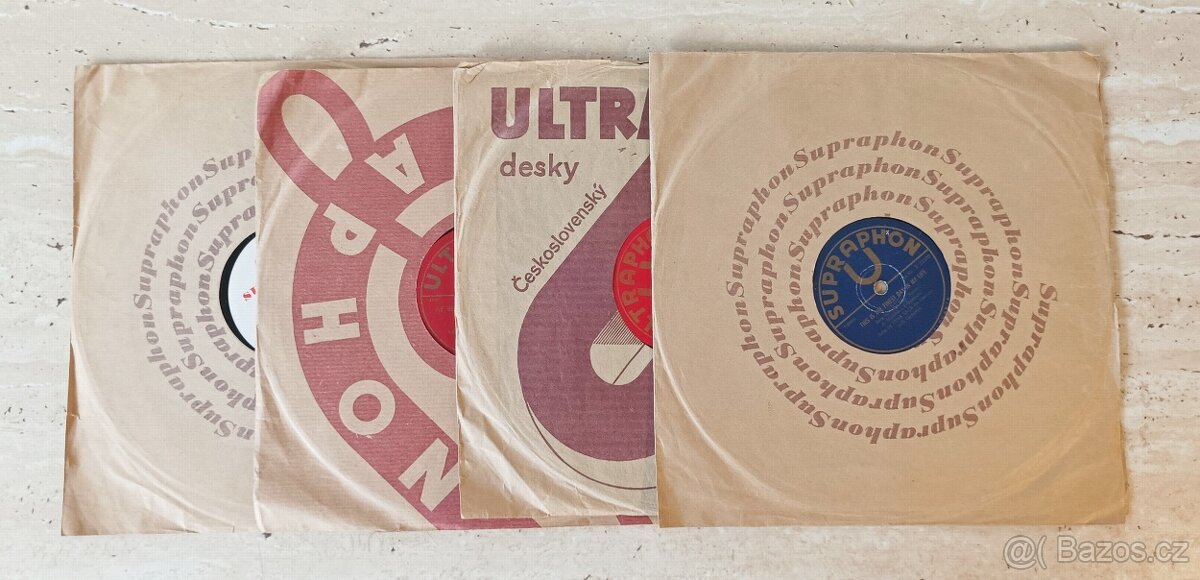 Čtyři staré šelakové gramodesky v obalech, 78 ot./min.