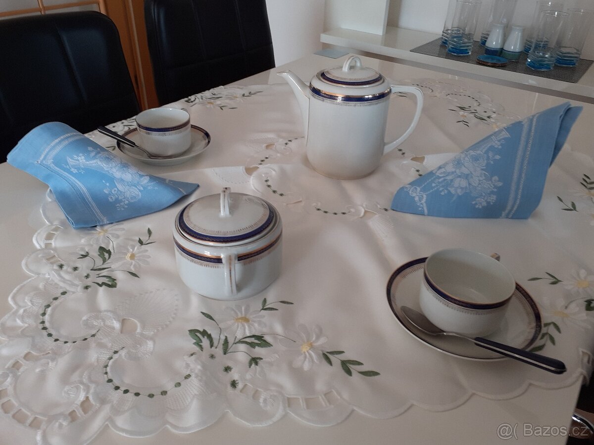 Barevně vyšívaný ubrus,vhodný dárek