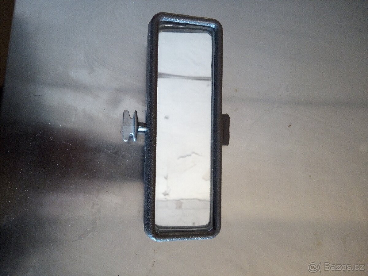 Favorit, zpětné zrcátko