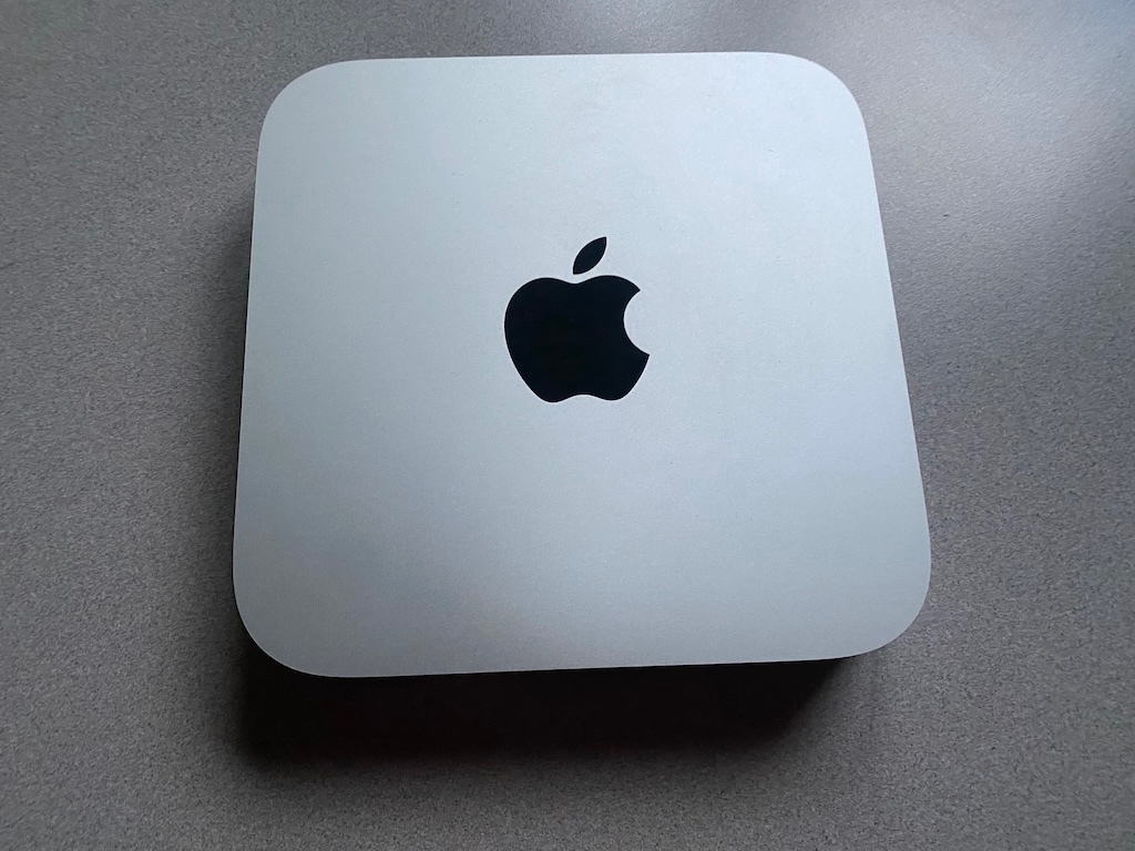 Mac mini, čip M2 (2023)