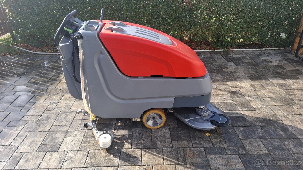 Podlahový mycí stroj Hako B90