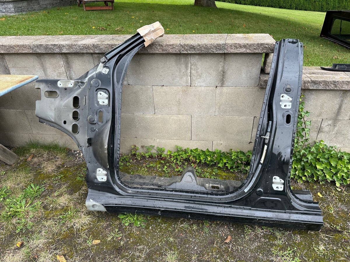 Dodge RAM 1500 - sloupek