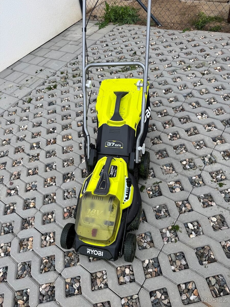 Akumulátorová sekačka Ryobi + 2x 4Ah baterie