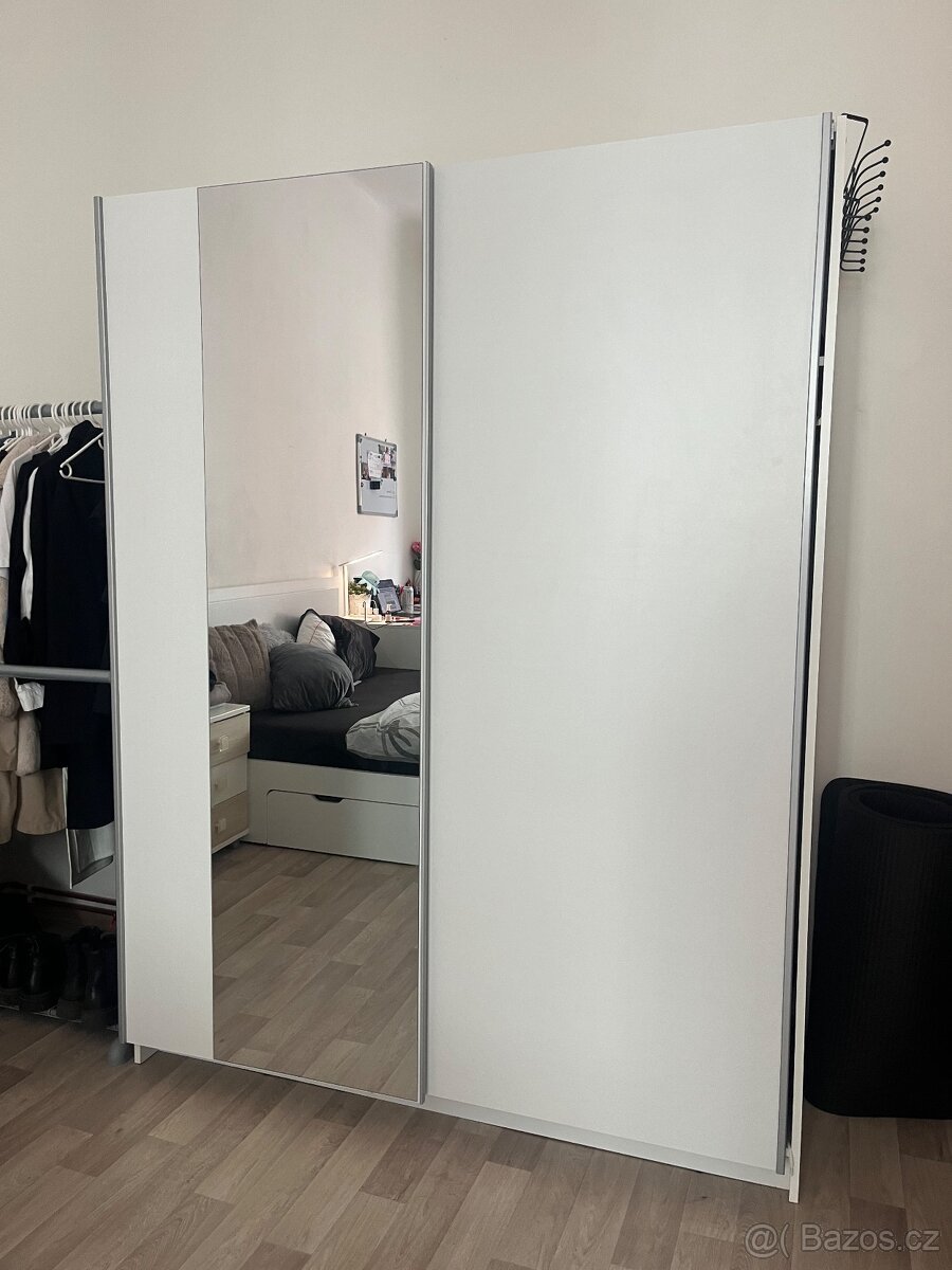Šatní skříň