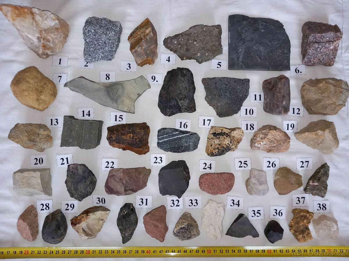 S92 Sbírka 38 ks minerálů, hornin a zkamenělin
