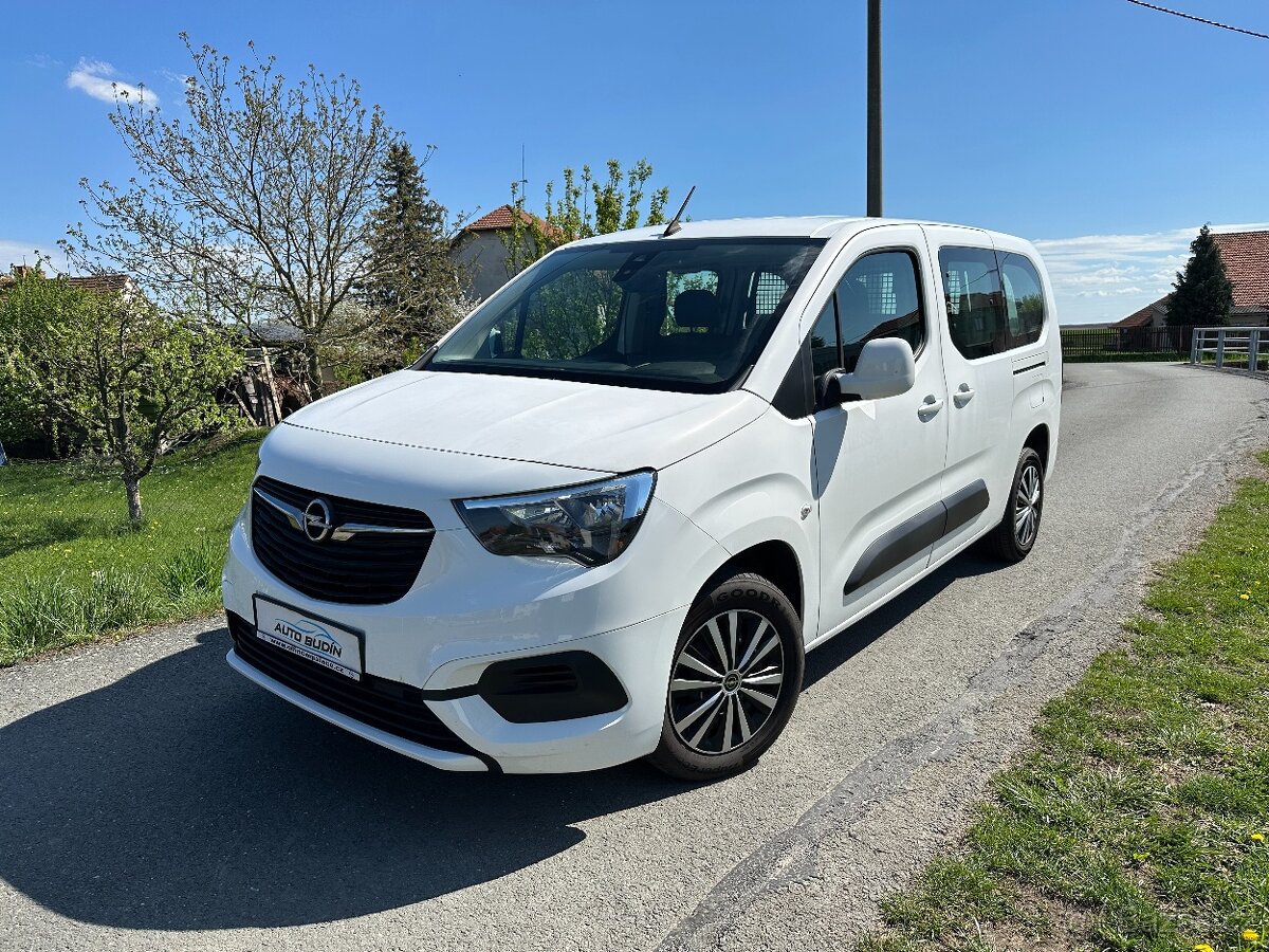 Opel Combo 1.2 TURBO 81kw, r.v. 10/2019 stav km: 97.626 DPH