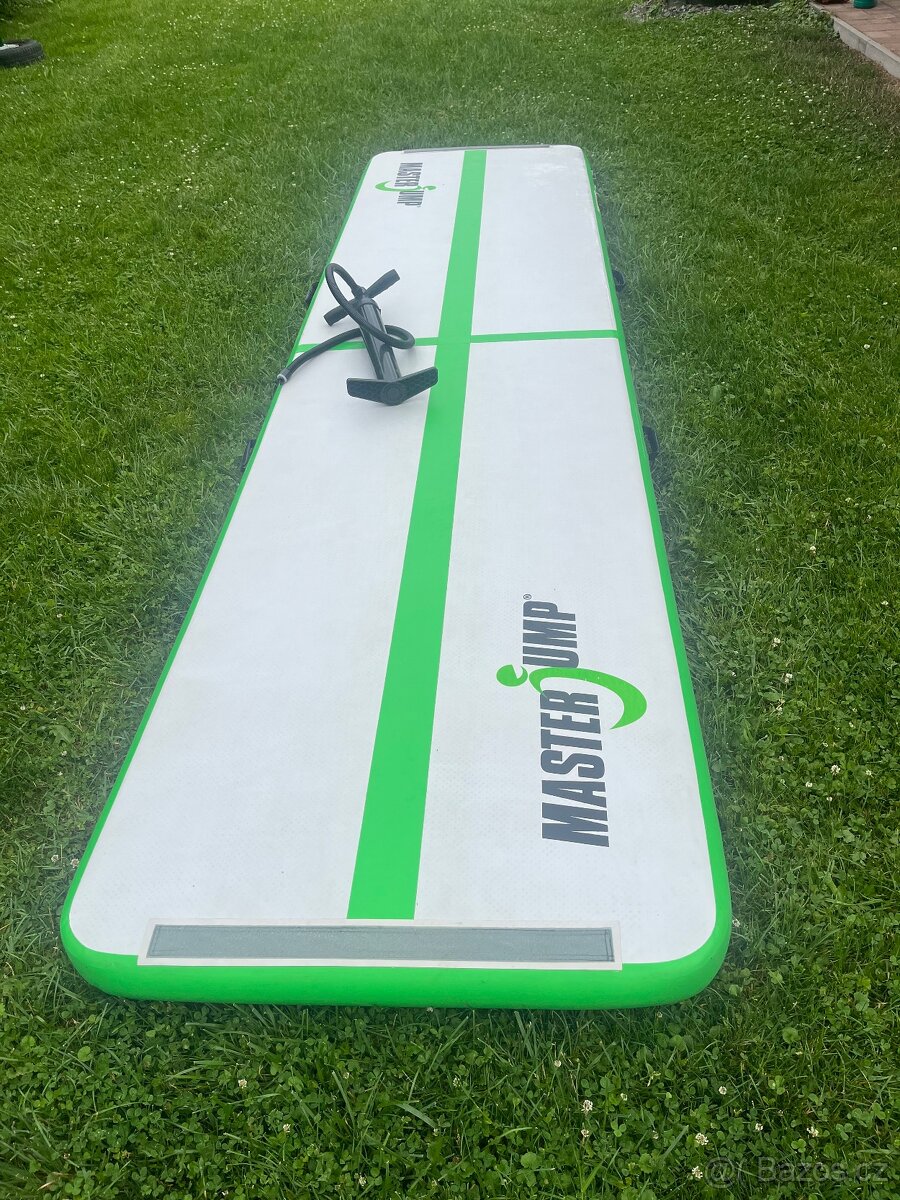 Prodám airtrack 4 m – MASTER JUMP + pumpa