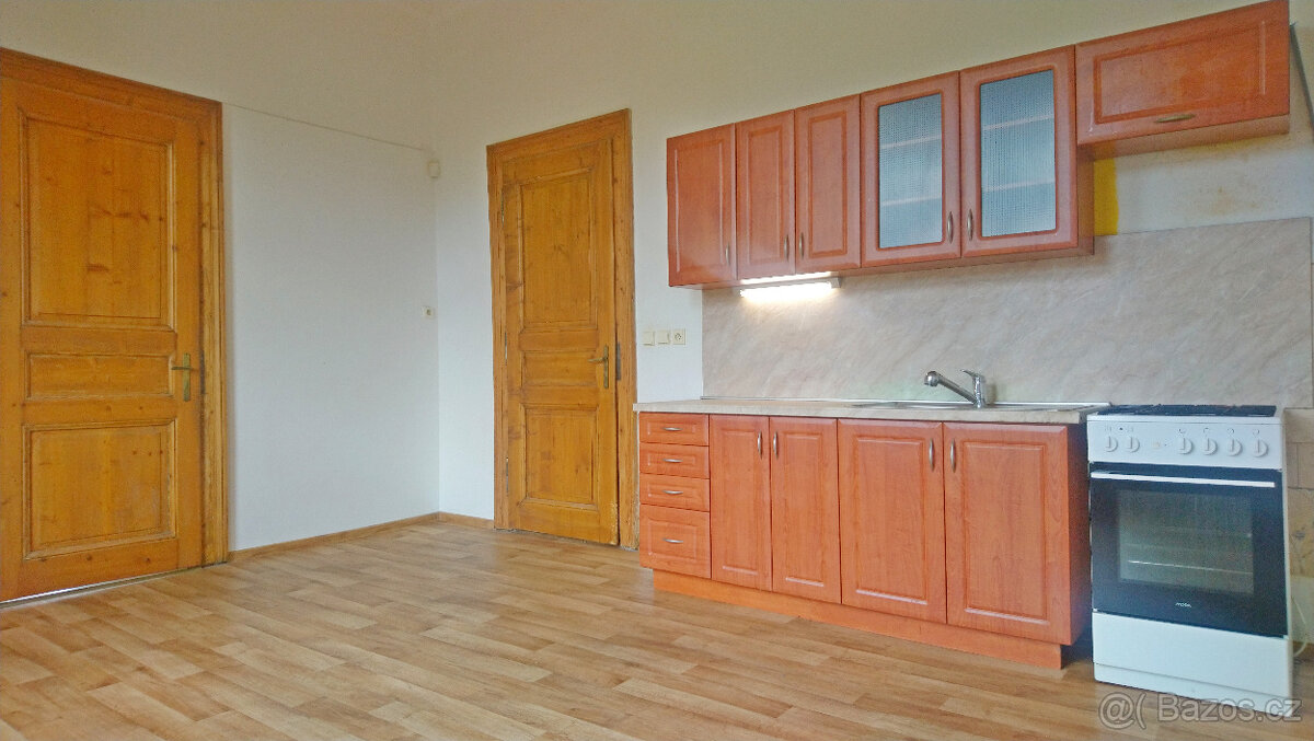 Pronájem 4+1, 125m2(zahr.)(Staré Město, nám. Štefánikovo)