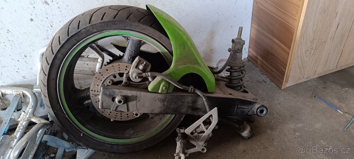 Prodám věci na ZX7R