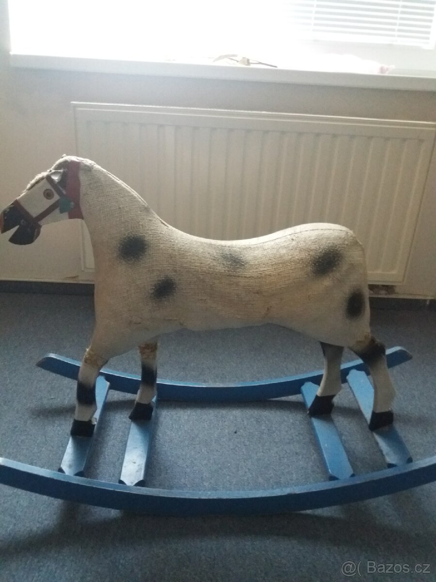 Starý houpací koník