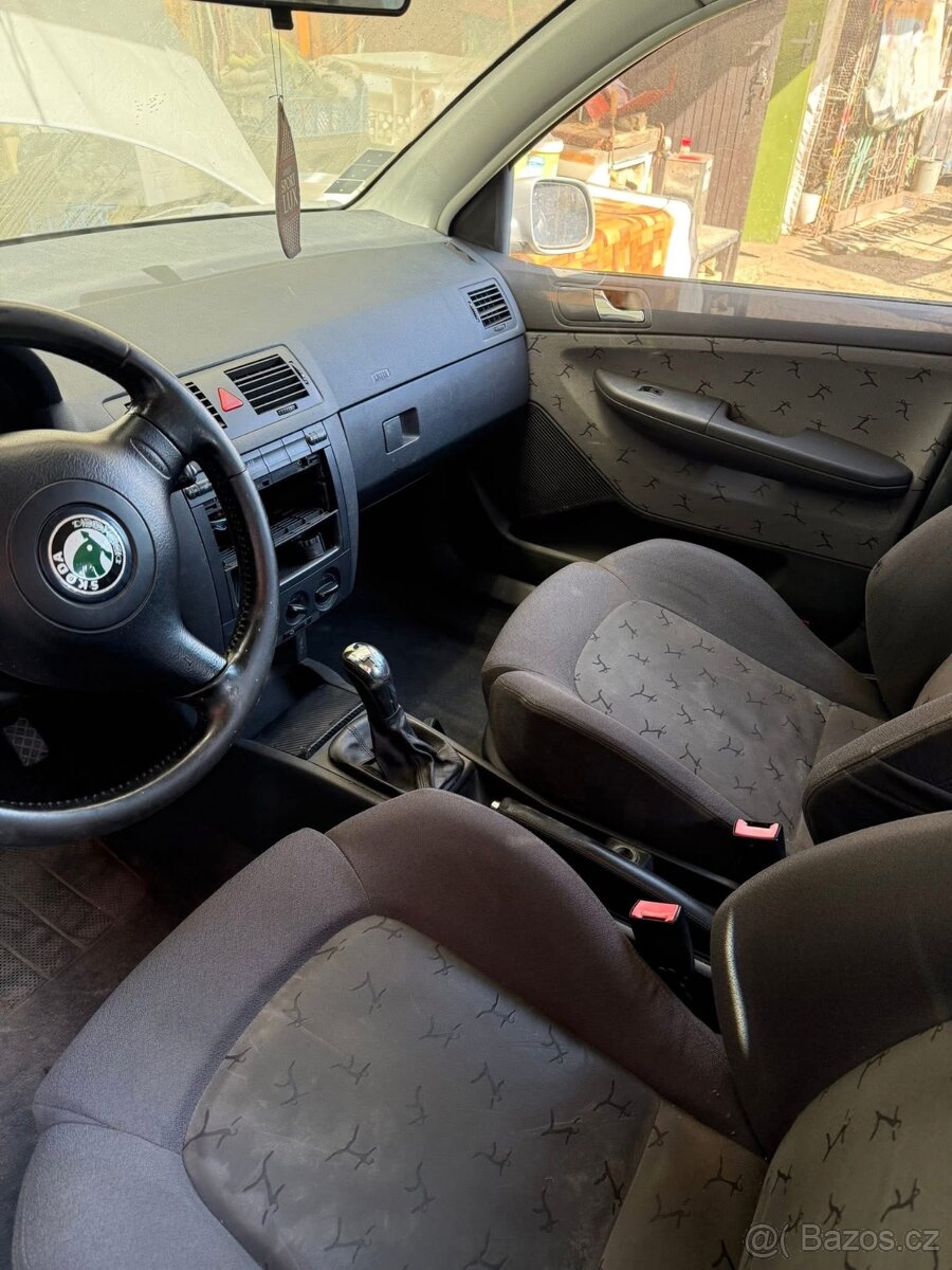 Prodam sedacky polosporty komplet Skoda Fabia GT