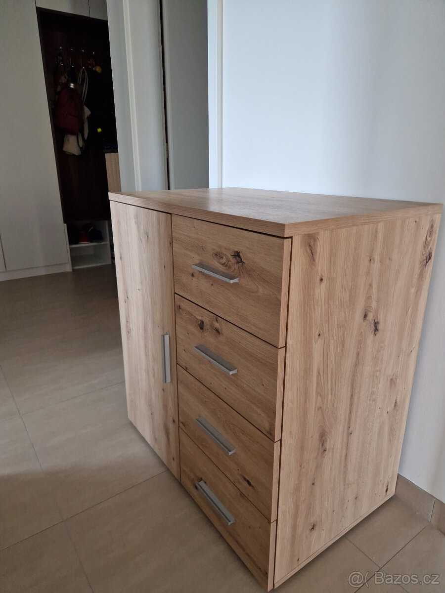 Komoda se šuplíky z Mobelixu